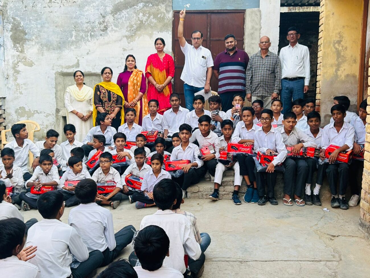 वंचित विद्यार्थियों के लिए मील का पत्थर माइल्स टू एजुकेट संस्था-मनोज वशिष्ठ