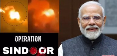 परेशन सिंदूर के दौरान की एक बड़ी खबर पंजाब से सामने आई है। बठिंडा जिले के गोनियाना मंडी के पास देर रात एक प्लेन क्रैश होने की सूचना है. मीडिया रिपोर्ट्स के अनुसार, इस प्लेन क्रैश में एक व्यक्ति की मौत हो गई है, जिसकी पहचान हरियाणा के चरखी दादरी जिले के निवासी गोविंद के रूप में की जा रही है। वहीं, इस हादसे में 9 अन्य लोग घायल हुए हैं, जिनमें से दो की हालत गंभीर बताई जा रही है। घटना रात करीब 2 बजे की है, जब गेहूं के खेत में एक प्लेन आकर गिरा। प्लेन क्रैश होते ही उसमें जोरदार धमाका हुआ और आग लग गई। जिस जगह यह हादसा हुआ, वह रिहायशी इलाके से महज़ 500 मीटर की दूरी पर है। ऐसे में यह कहना गलत नहीं होगा कि यदि हादसा थोड़ा और पास होता, तो जनहानि और भी ज़्यादा हो सकती थी। जैसे ही सूचना मिली, पुलिस और प्रशासन की टीमें मौके पर पहुंचीं और पूरे इलाके को सील कर दिया गया। मीडिया को घटनास्थल से दो किलोमीटर पहले ही रोक दिया गया है। सिर्फ पंजाब पुलिस के अधिकारी और जांच एजेंसियों के लोग ही वहां मौजूद हैं। सोशल मीडिया पर जो वीडियो सामने आए हैं, उनमें खेत में जलती हुई मलबे जैसी चीज दिखाई दे रही है। चश्मदीदों के हवाले से बताया गया है कि जब स्थानीय लोग मदद के लिए मलबे के पास पहुंचे, तभी वहां एक तेज़ ब्लास्ट हुआ। वीडियो में फायर ब्रिगेड की टीम को आग बुझाते हुए भी देखा जा सकता है। भास्कर रिपोर्ट के अनुसार गोनियाना मंडी अस्पताल की सीनियर मेडिकल अफसर डॉ. धीरा गुप्ता ने बताया कि रात ढाई बजे सूचना मिली कि कुछ घायल मरीज अस्पताल लाए गए हैं। कुल 10 लोगों को अस्पताल लाया गया, जिनमें से एक की मौत हो चुकी थी। दो गंभीर घायलों को बठिंडा के सिविल अस्पताल भेज दिया गया, जबकि अन्य को मामूली इलाज के बाद अन्य अस्पतालों में रेफर किया गया। डॉक्टर गुप्ता ने यह भी बताया कि ये सभी लोग खेत में काम करने के लिए बाहर से आए हुए थे। सभी घायलों की पहचान अभी पुलिस की निगरानी में है और प्रशासन ने इस बारे में कोई औपचारिक जानकारी जारी नहीं की है। सबसे बड़ा सवाल यह अब यही है की प्लेन किसका था, इसे कौन उड़ा रहा था, और क्या इसका संबंध ‘ऑपरेशन सिंदूर’ से है? इन सभी पहलुओं पर अब तक कोई आधिकारिक बयान सेना या प्रशासन की ओर से जारी नहीं किया गया है। फिलहाल, जांच जारी है और पुलिस इस पूरे मामले को लेकर सख्त गोपनीयता बरत रही है।